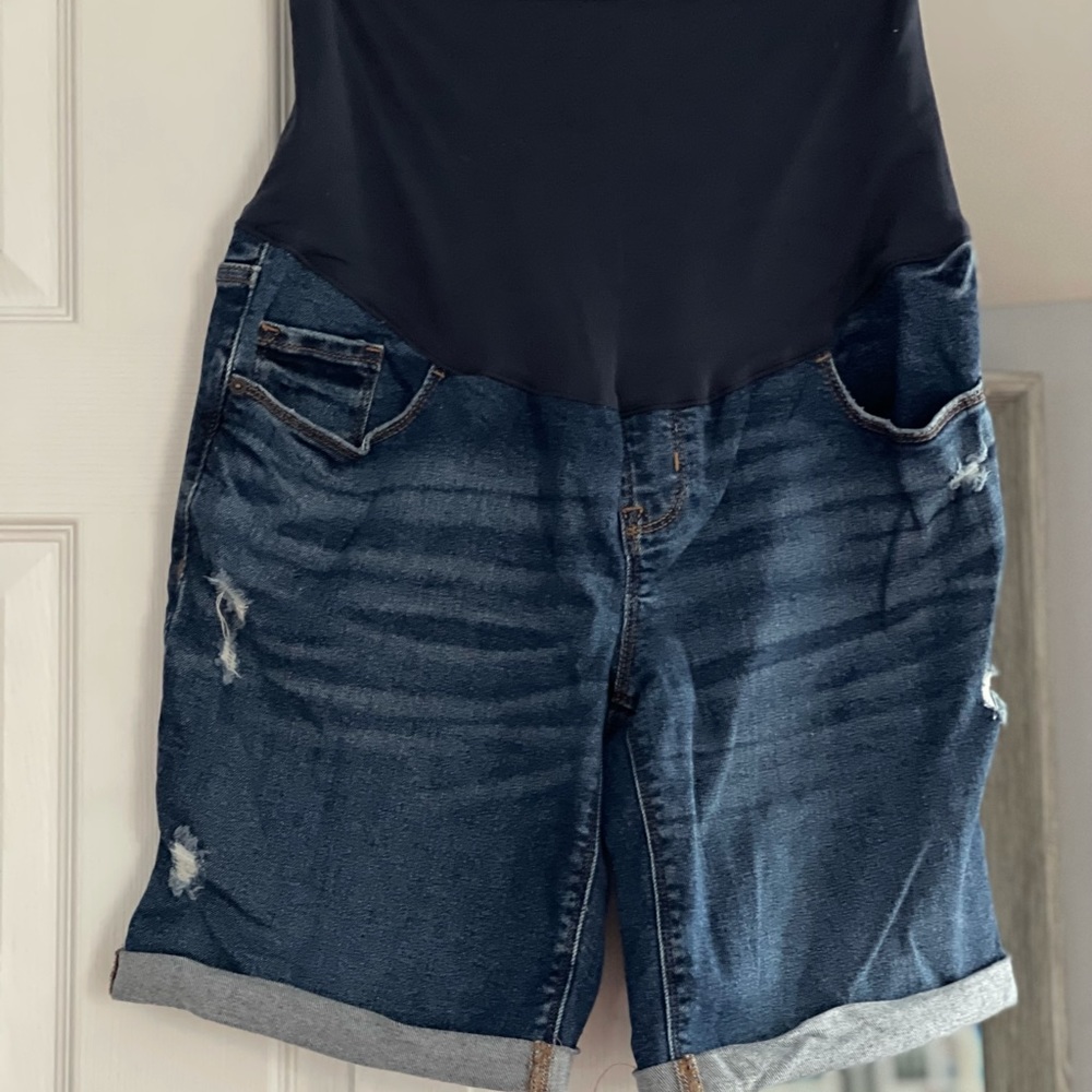 Old Navy Maternity Bermuda shorts